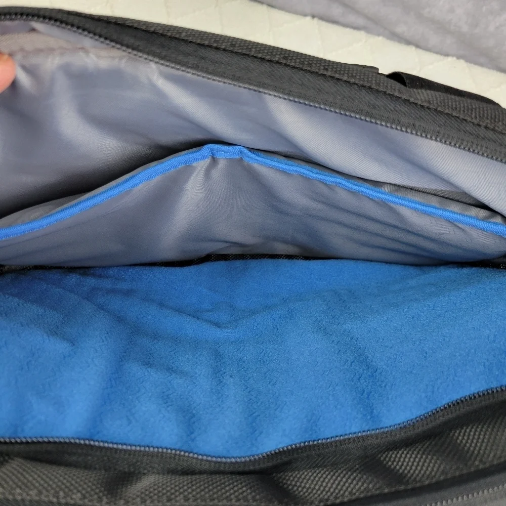 Dell Pro Briefcase 14 Earth-Friendly‎ Solution-Dyeing Process